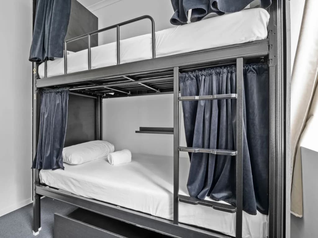 Private Room Shared Bathroom (2 People Max) - Photo 4