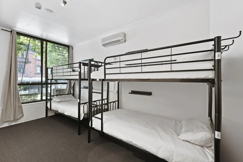 Private Room Shared Bathroom (4 People Max) - Photo 1