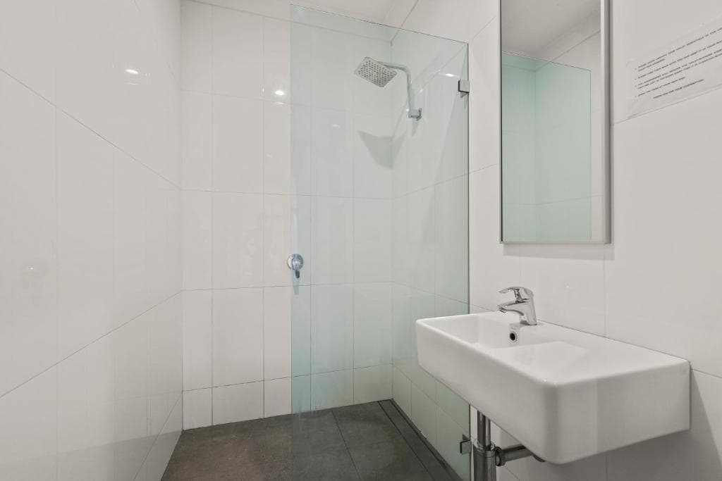 Private Room - ensuite (6ppl max) — Photo 3