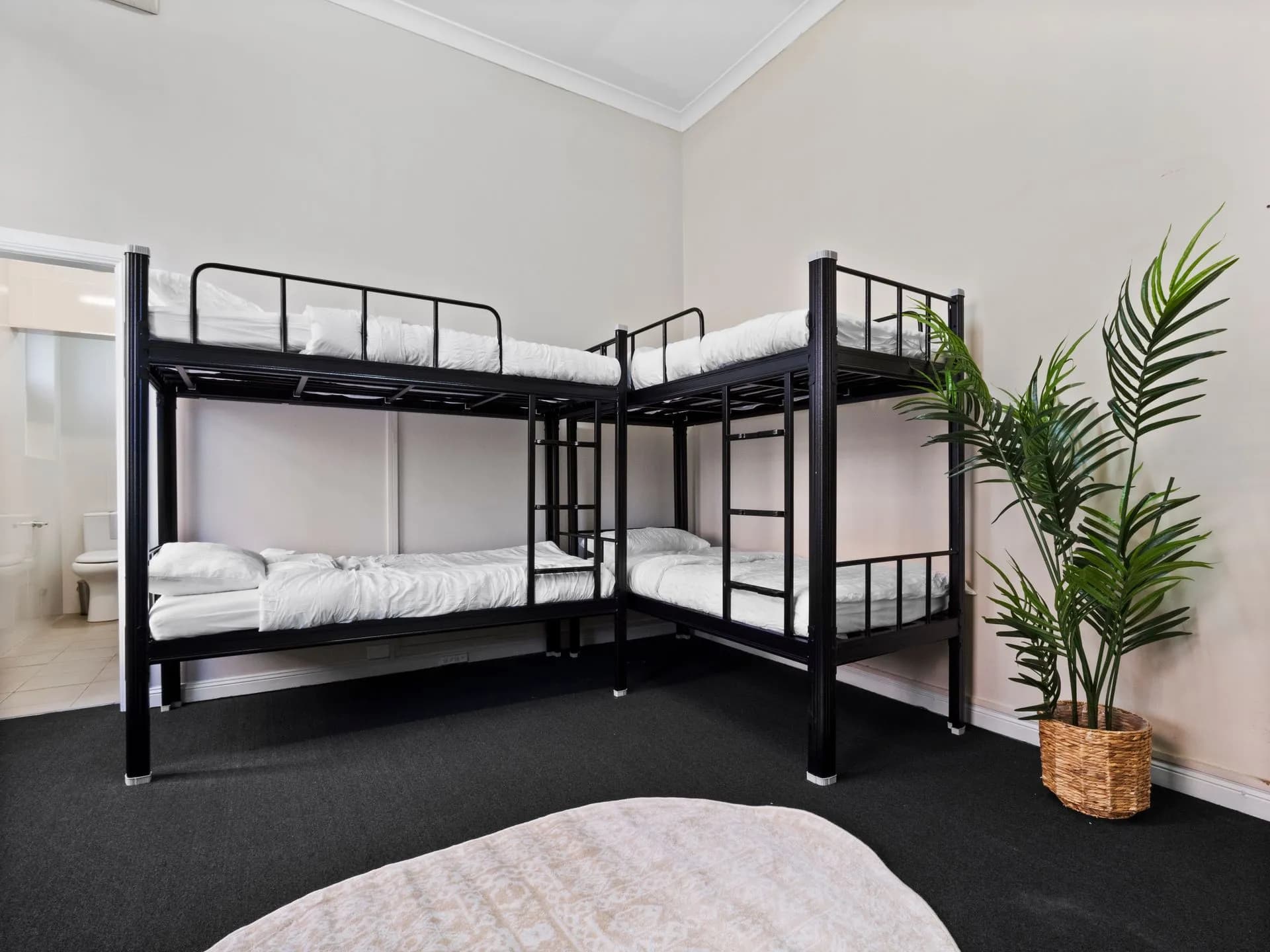 Private Room – Ensuite (6 People Max) - Photo 1