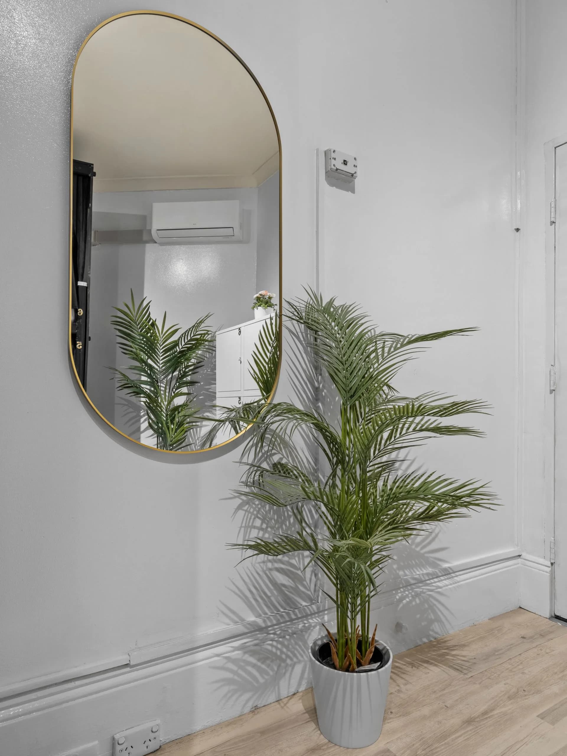 Private Room Shared Bathroom (6 People Max) - Photo 1