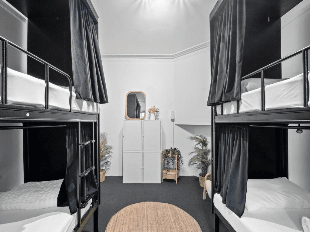 Private Room for 4 people with Harbour View — Photo 3