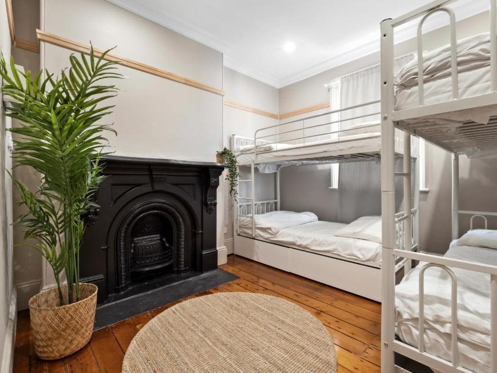 Private Room w/Shared Bathroom (4 ppl max) — Photo 1