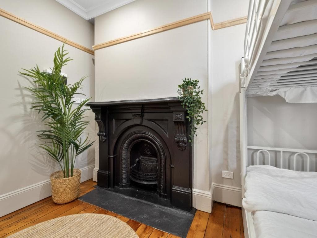 Private Room w/Shared Bathroom (4 ppl max) — Photo 2