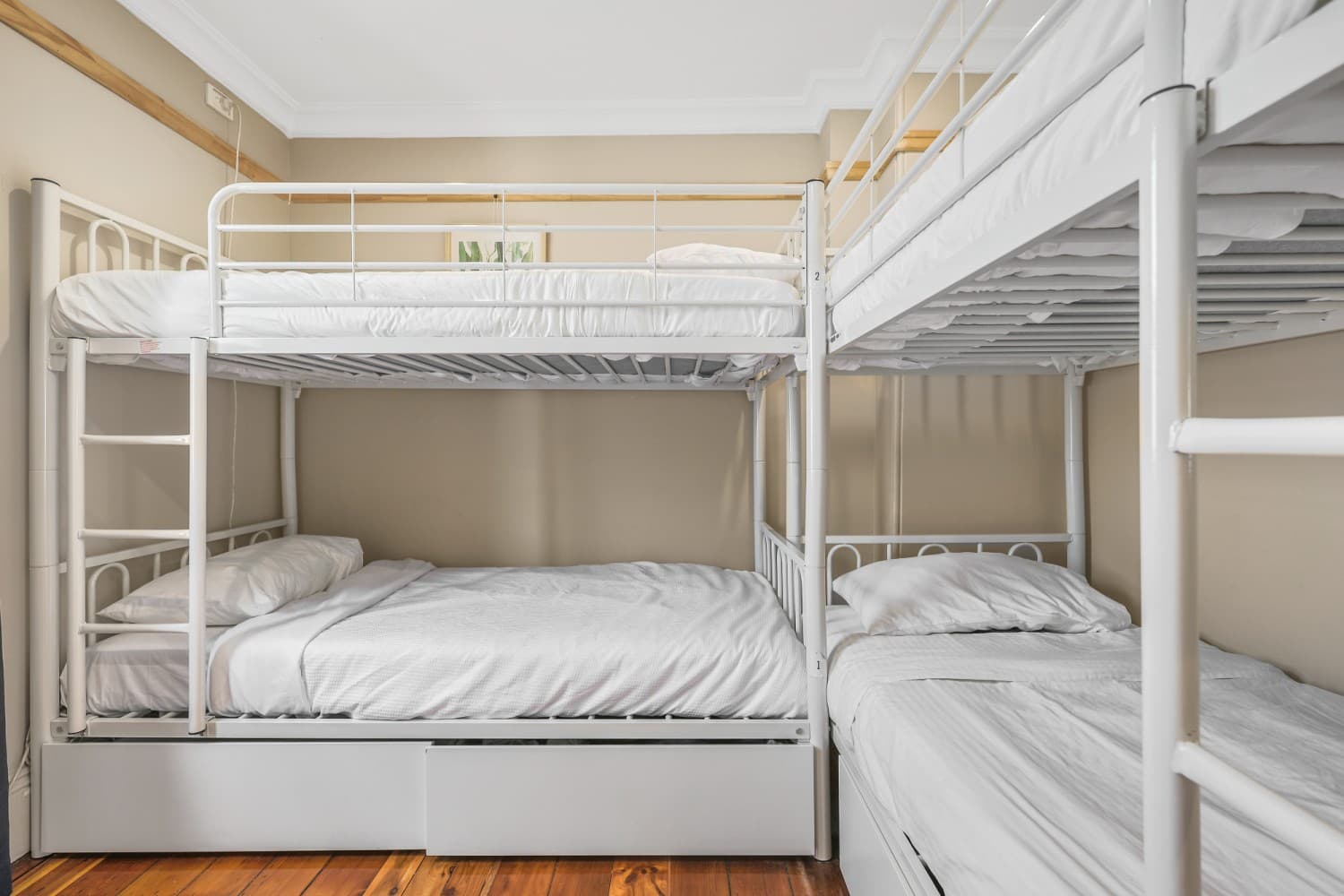 Private Room Female only Ensuite (4ppl max) — Photo 2