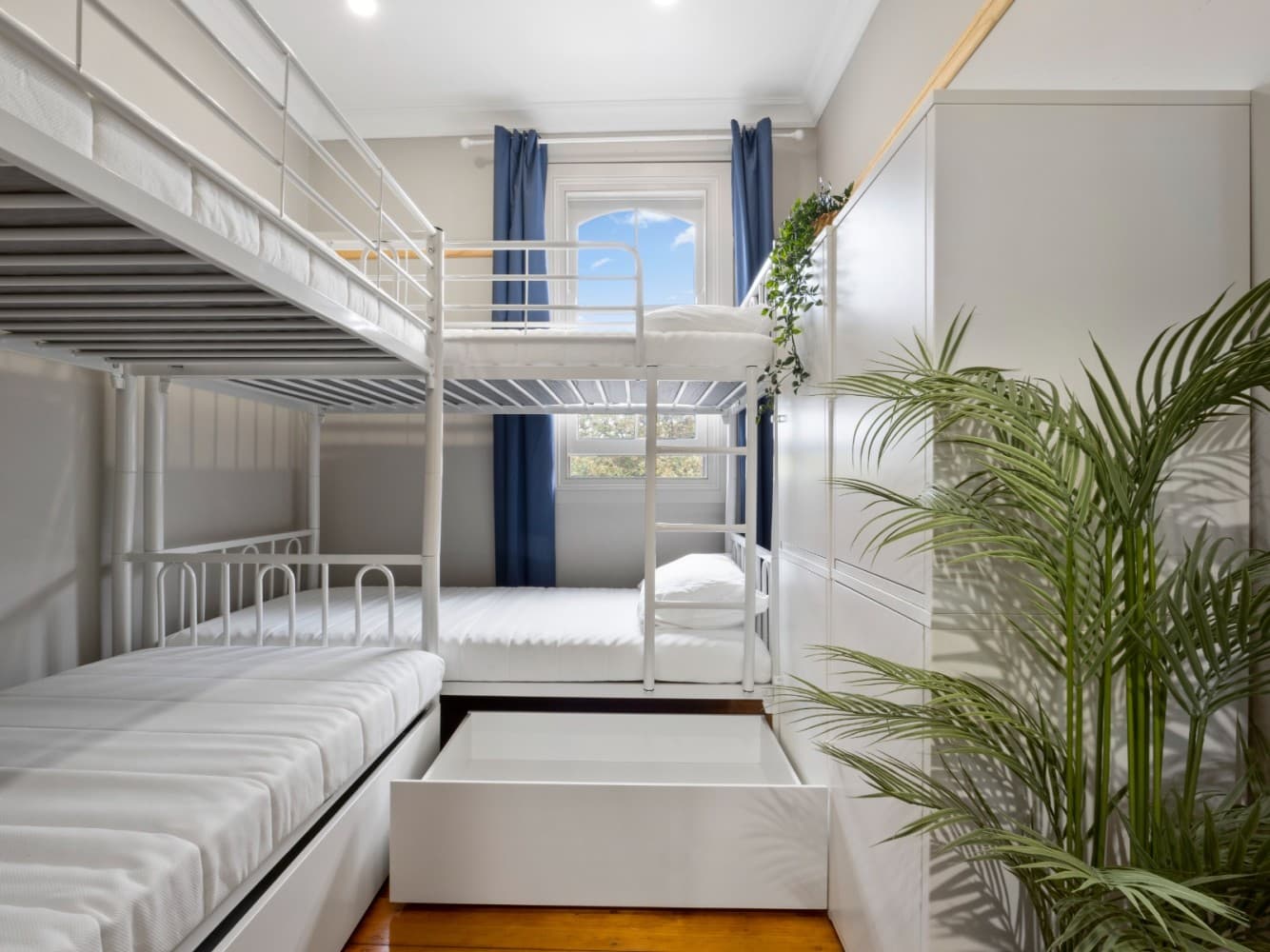 Private Female only Shared Bathroom (4pplmax) — Photo 2