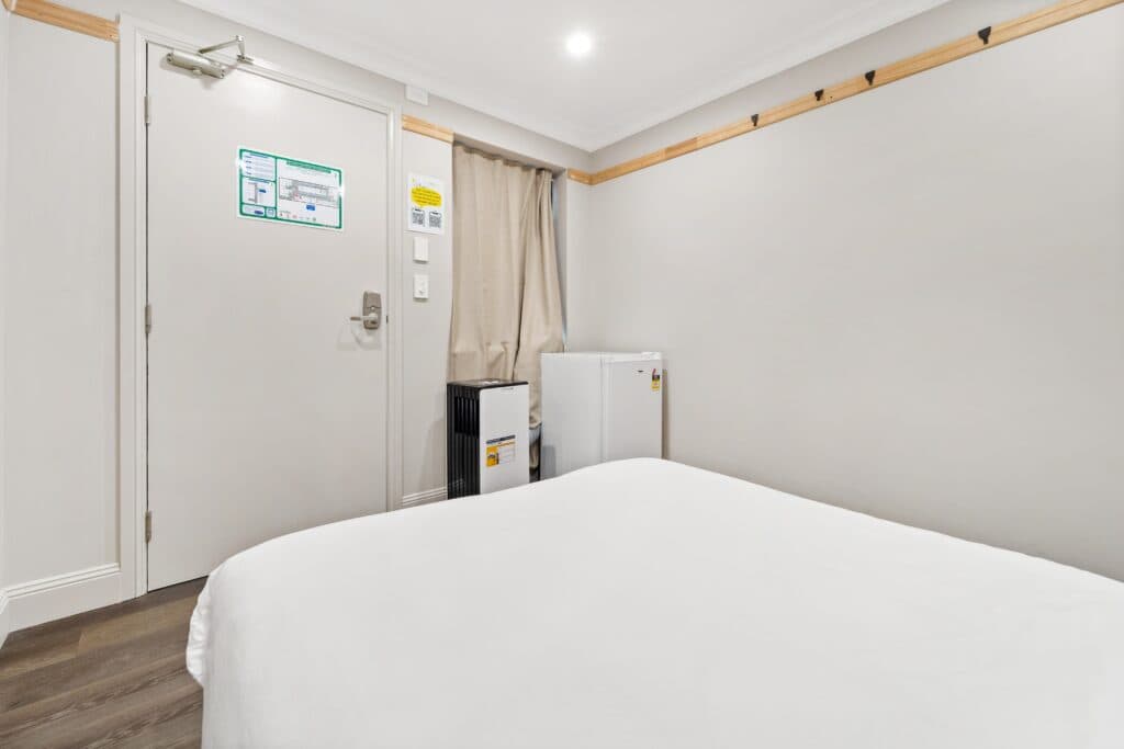 Double Bedroom With Private Bathroom - Photo 2