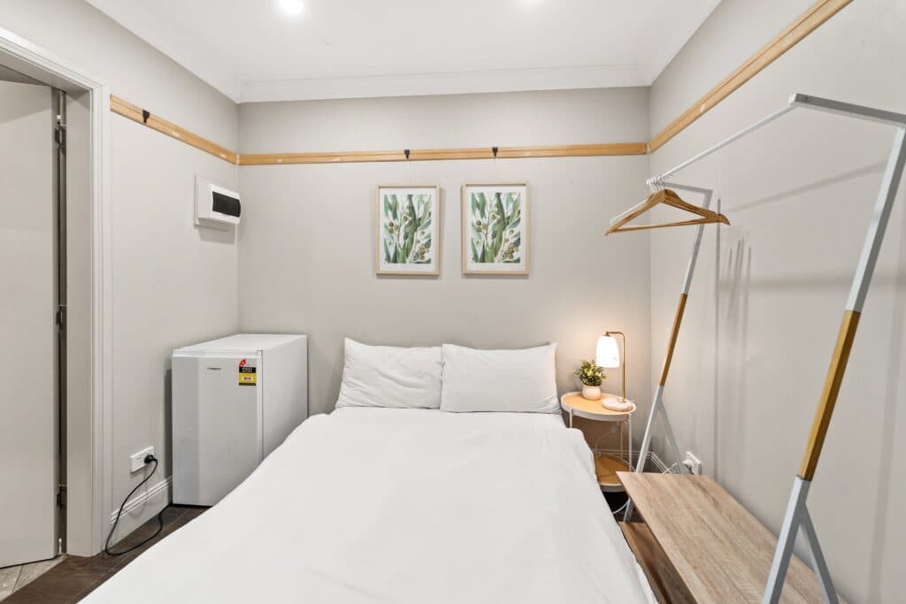 Double Bedroom With Private Bathroom - Photo 3