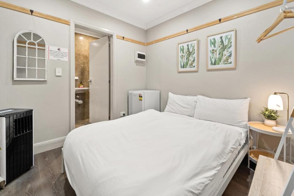 Double Bedroom With Private Bathroom - Photo 5