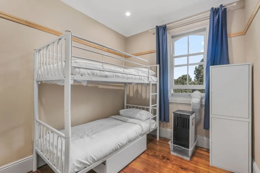 Private Room for 2 Beds Shared Bathroom - Photo 1