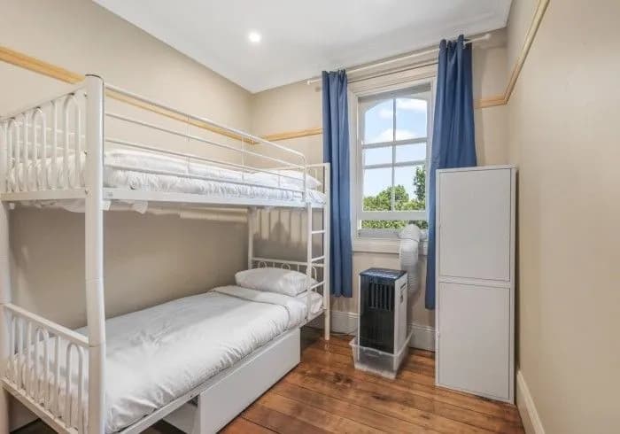 Private Room for 2 Beds Shared Bathroom - Photo 3