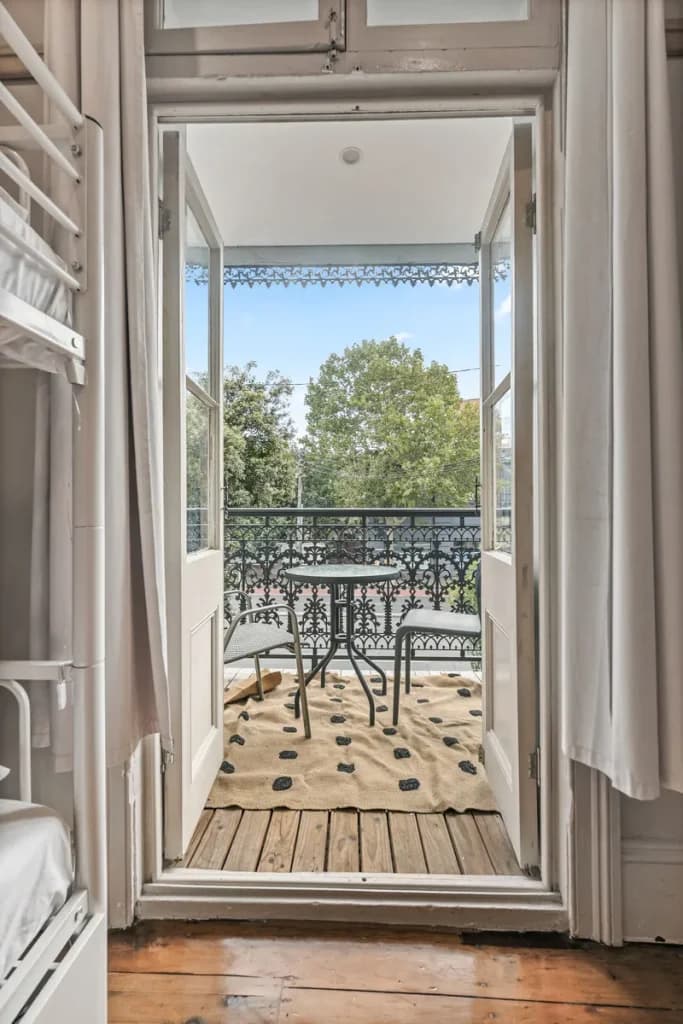 Private Room with Balcony & Shared Bathroom - Photo 1