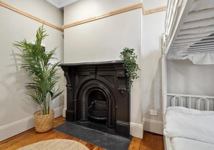 Private Female Only Shared Bathroom (4 People Max) - Photo 5