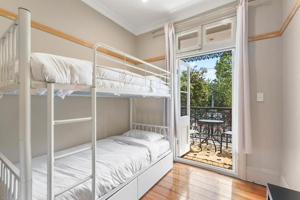 Mixed 2 Beds with Balcony (Shared Bathroom) — Photo 3