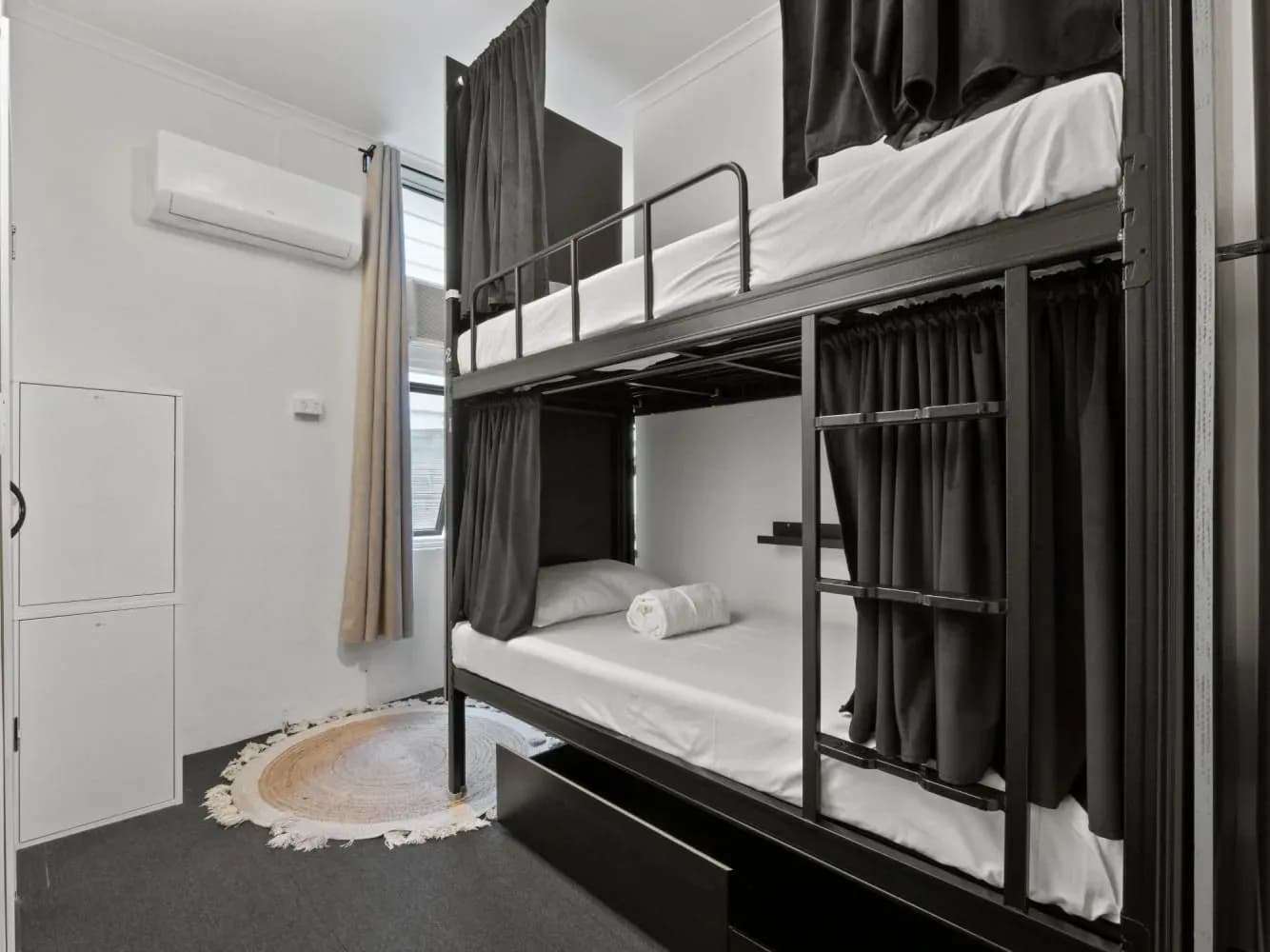 Azzurro Pod Hotel — Central Sydney